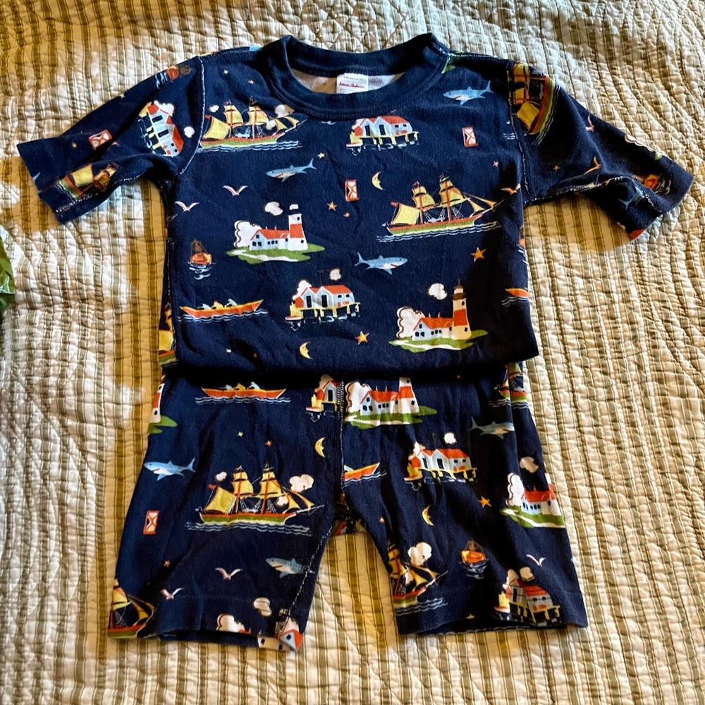 Hanna Andersson pajamas sharks and pirates size 10